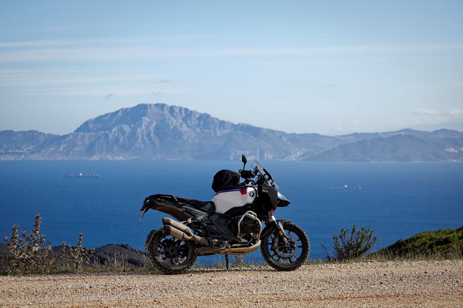 2024-on BME R1300GS Adventure static shot with luggage