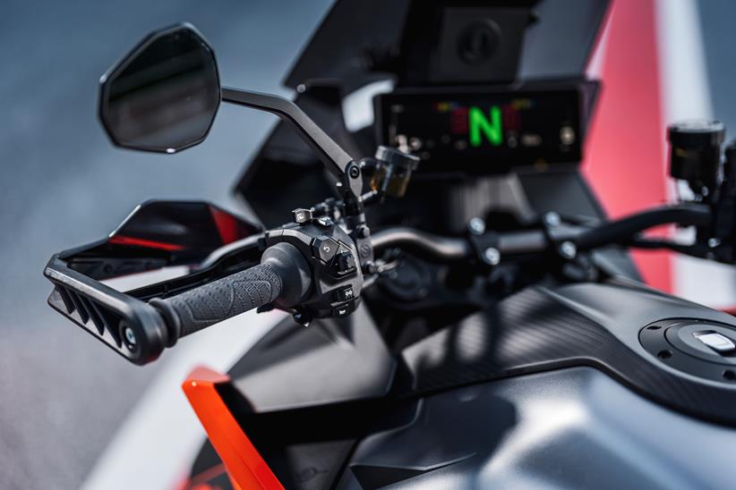 KTM 1390 Super Duke GT switch gear