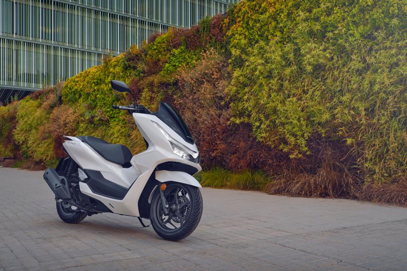 Honda PCX 125 front three quarters