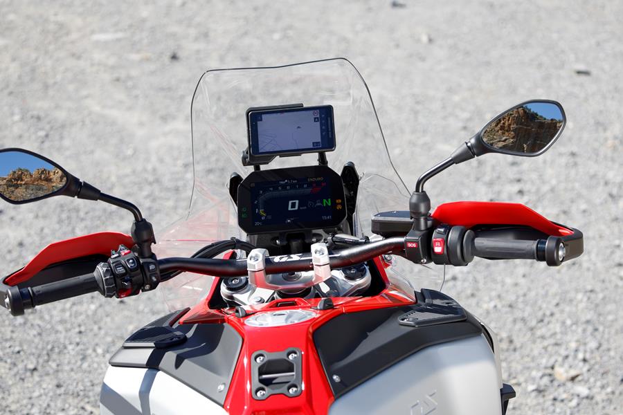 2024-on BMW R1300GS Adventure ASA detailed shot of the screen