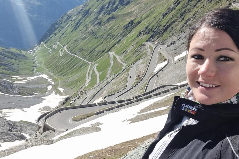 Saffron conquers an Alpine pass