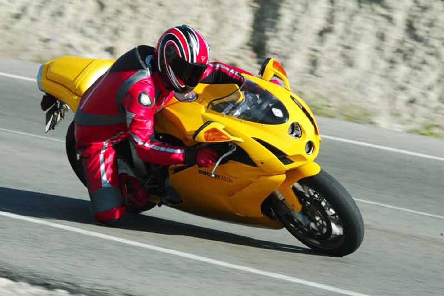 Ducati 749 (2003-2007) Review | Speed, Specs & Prices