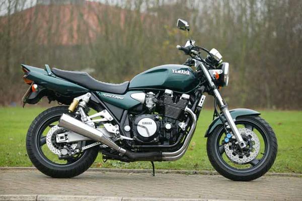 Yamaha XJR1300 in green