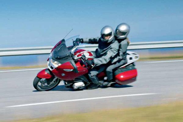 BMW R1200RT motorcycle review - Riding