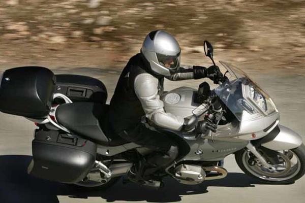 BMW R1200ST motorcycle review - Riding