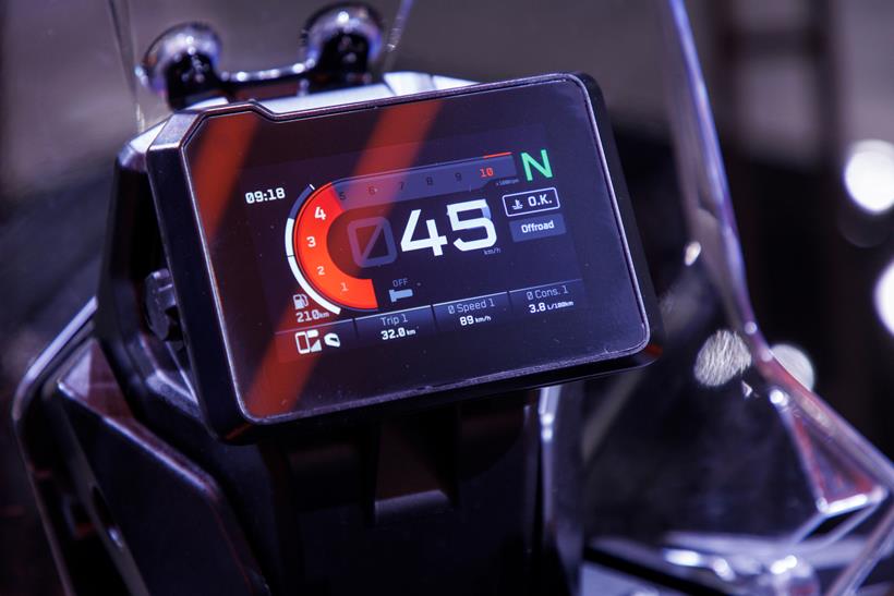 KTM 390 Adventure R TFT screen