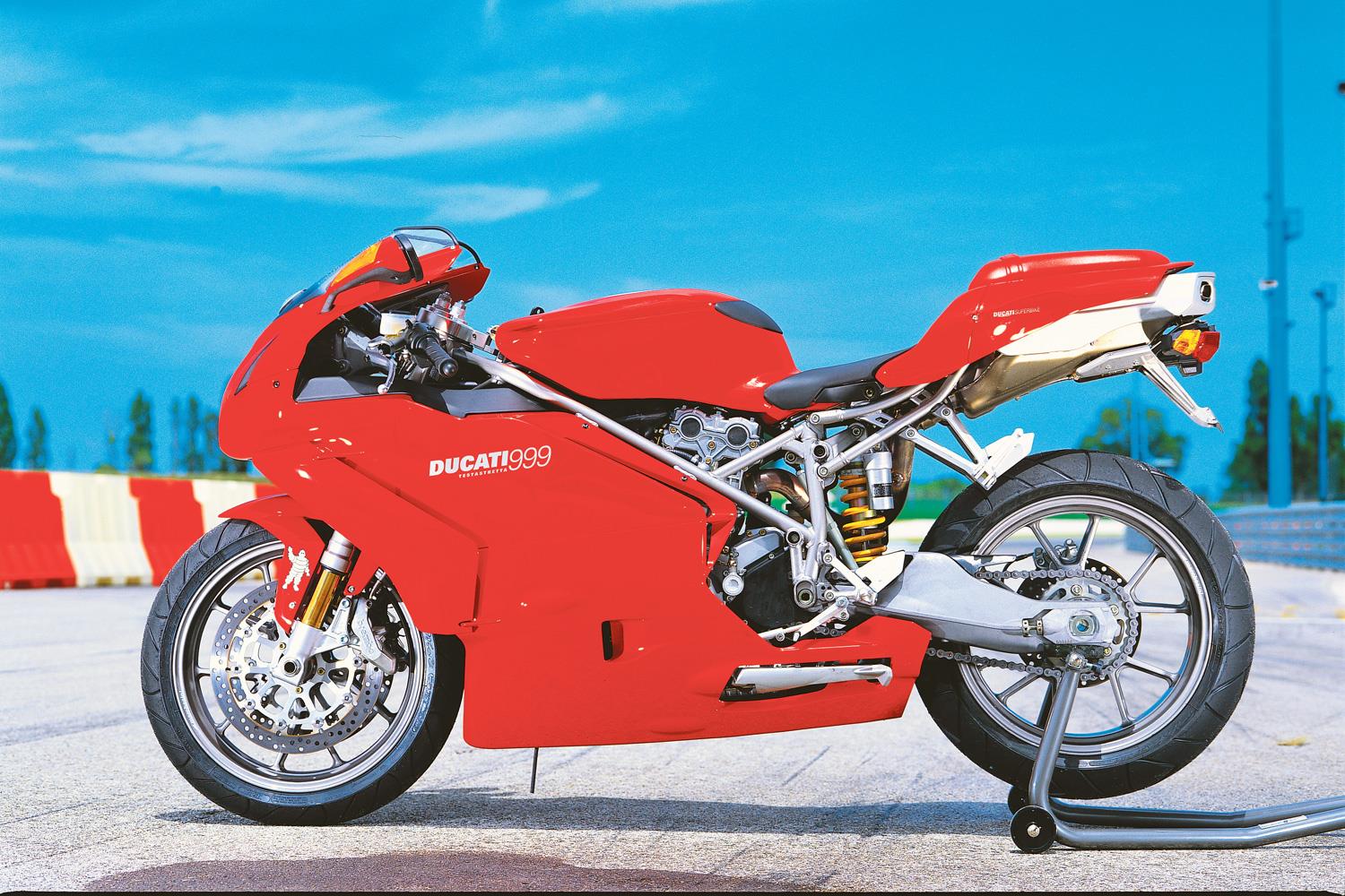 DUCATI 999 (2003-2006) Review | Speed, Specs & Prices