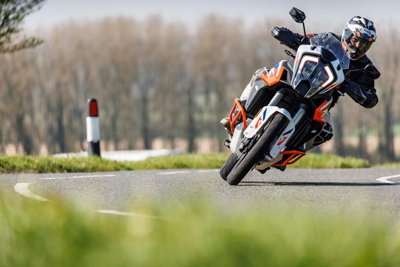 KTM 1290 SAR cornering