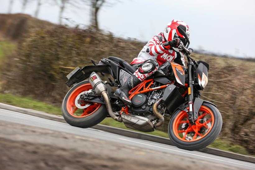 KTM 690 Duke cornering