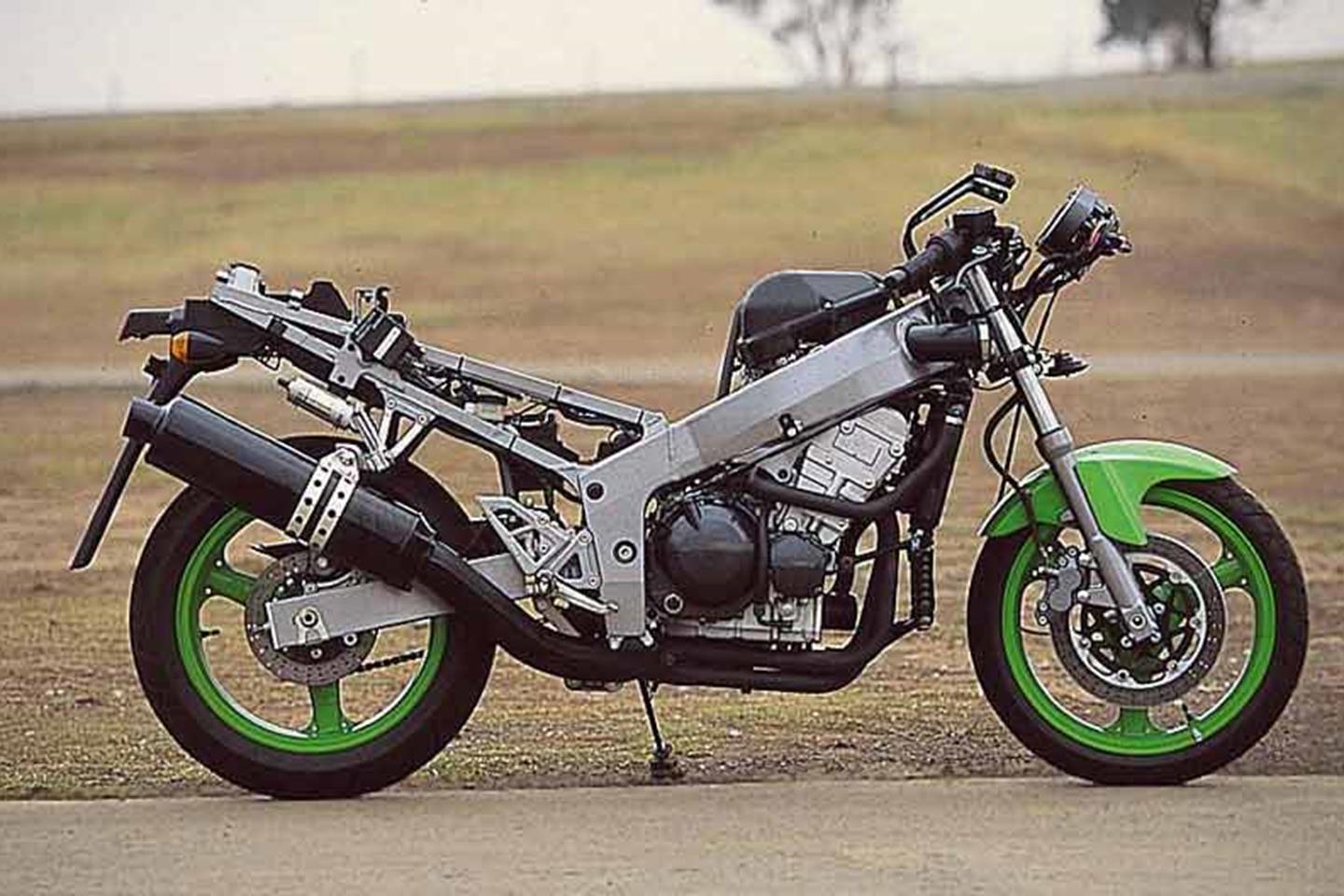 KAWASAKI ZX-6R (1995-1997) Review | Speed, Specs & Prices