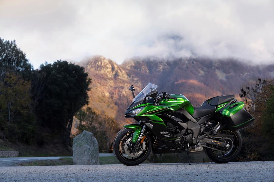 2025-on Kawasaki Ninja 1100SX SE static shot