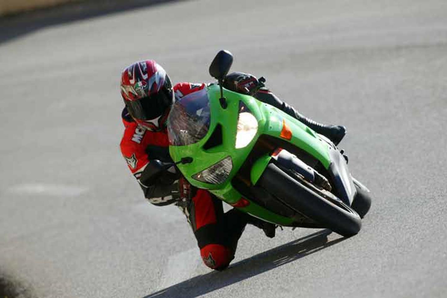 KAWASAKI ZX-6R (2005-2006) Review | Speed, Specs & Prices