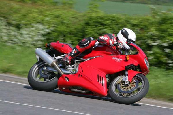 Ducati 1000SS motorcycle review - Riding