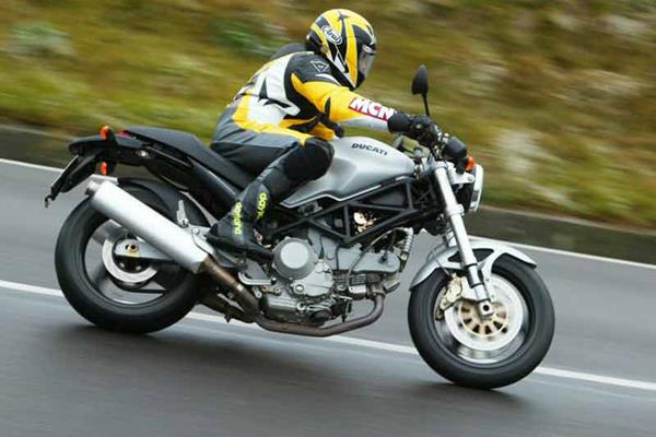 Ducati Monster 1000 motorcycle review - Riding