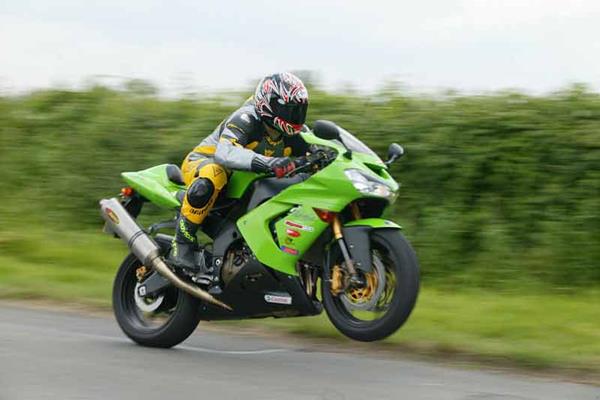 Kawasaki ZX-10R motorcycle review - Riding