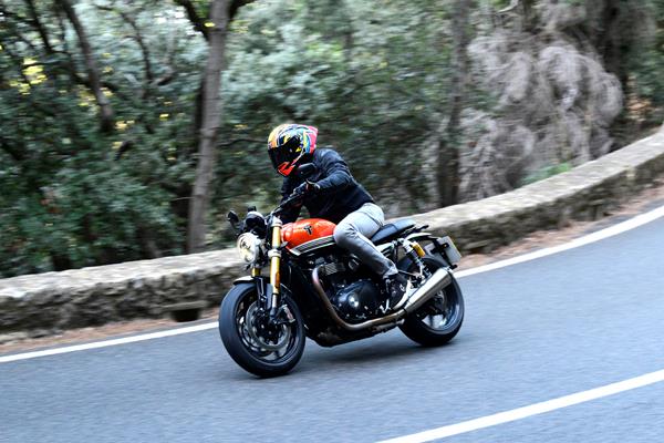 2025-on Triumph Speed Twin 1200RS cornering