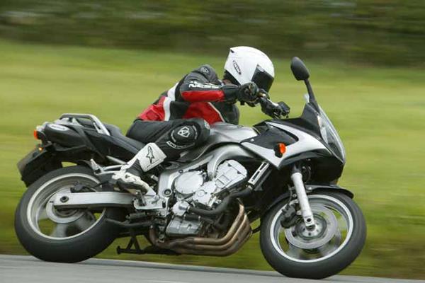 Yamaha FZ6 Fazer motorcycle review - Riding