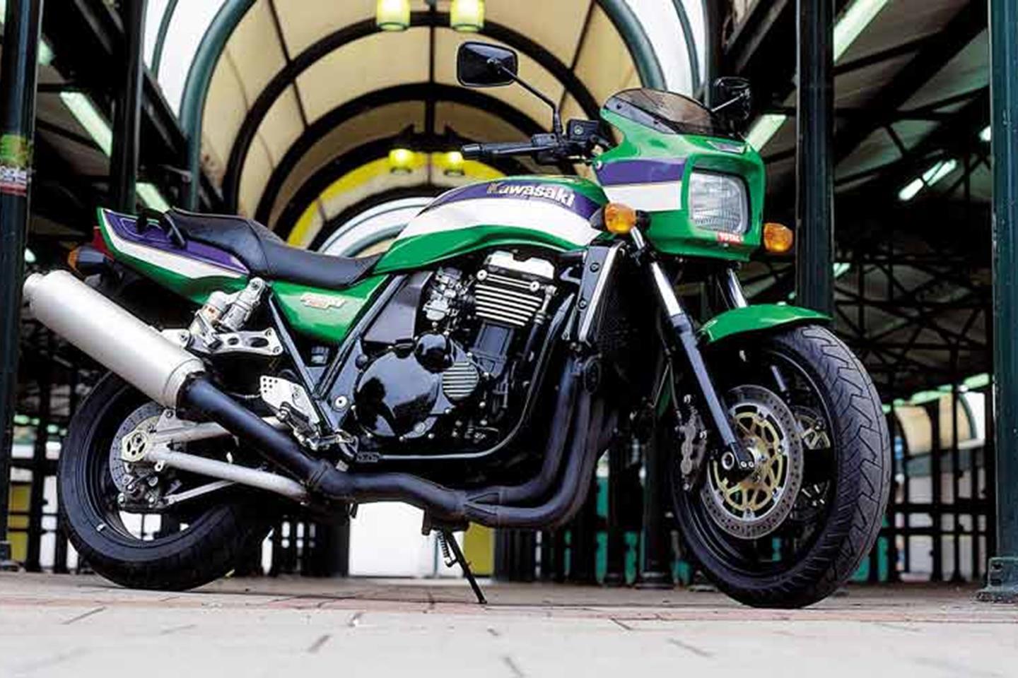 KAWASAKI ZRX1100 (1997-2001) Review | Specs & Prices