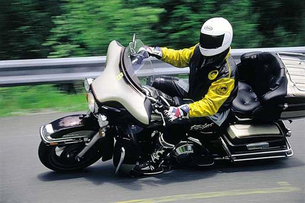 Harley-Davidson FLHTC Electra Glide motorcycle review - Riding