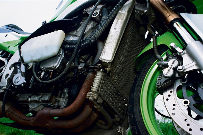 Kawasaki ZXR400 details