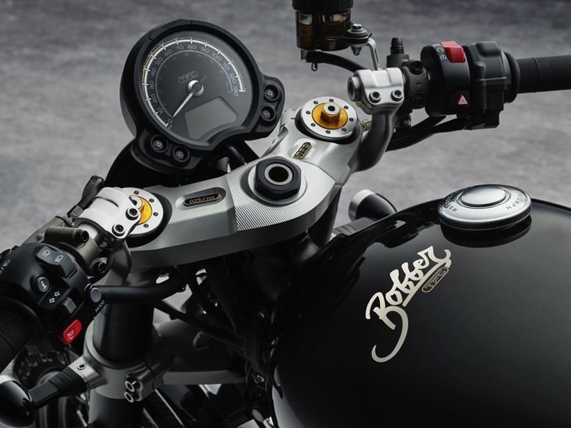 Triumph Bobber TFC clocks and top yoke