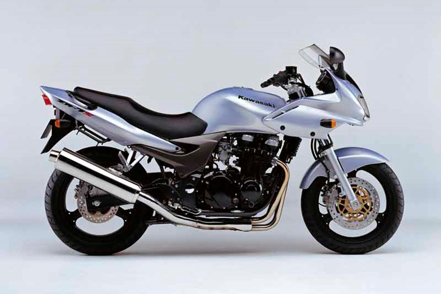 KAWASAKI ZR-7 (1999-2004) Review | Speed, Specs & Prices