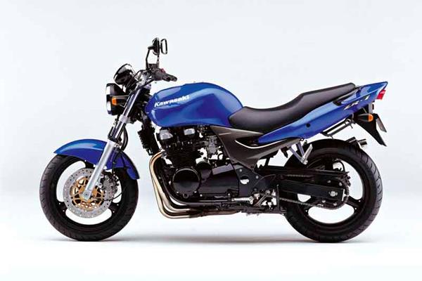 Kawasaki ZR-7 motorcycle review - Side view