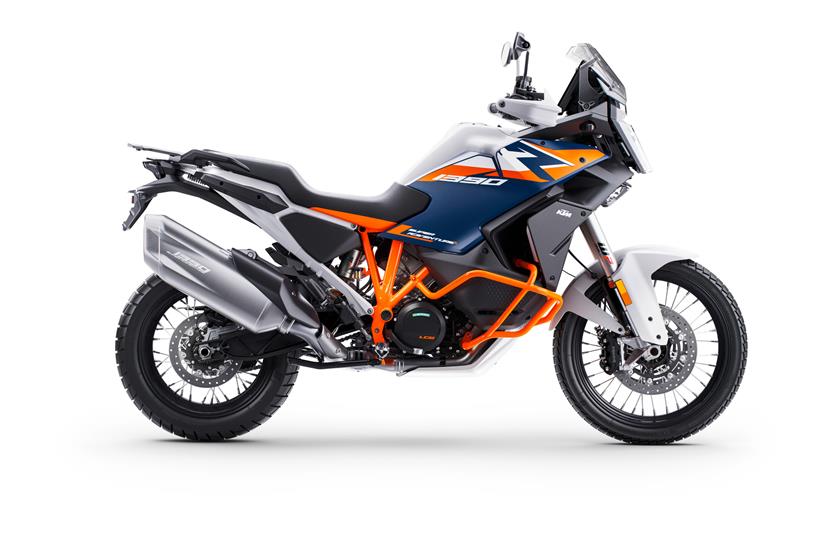 KTM 1390 Super Adventure R exhaust side