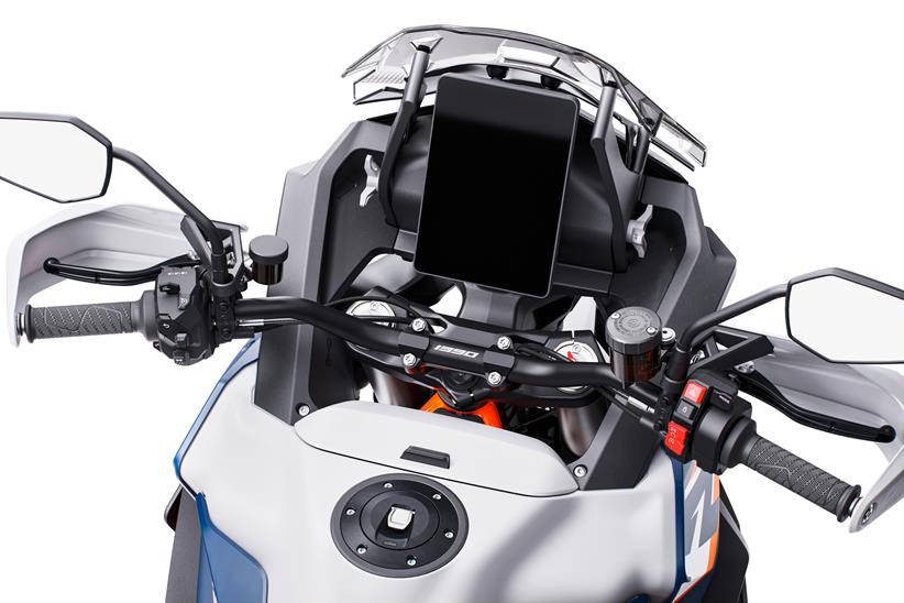 KTM 1390 Super Adventure R TFT dash