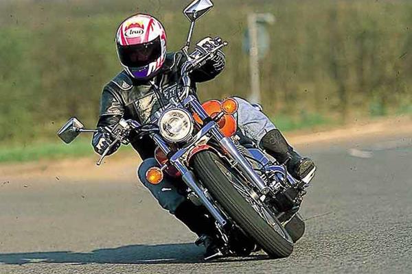 Yamaha XVS650 Dragstar motorcycle review - Riding