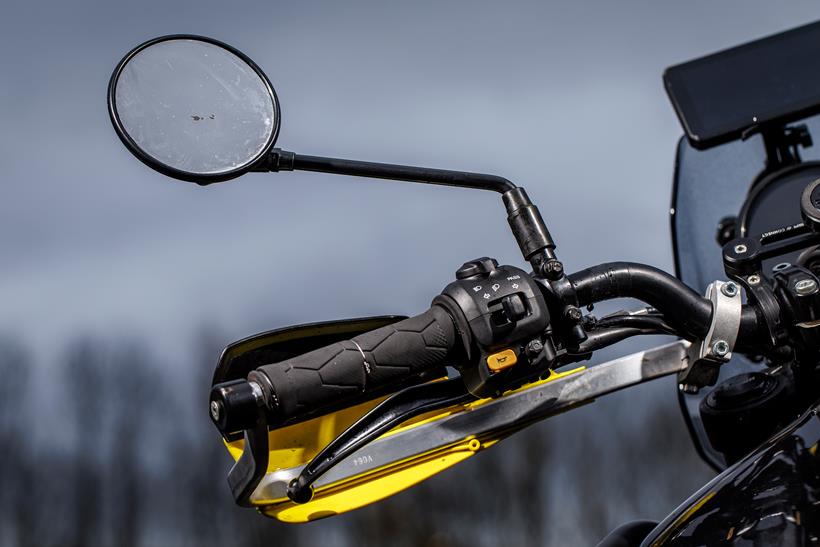 Royal Enfield Himalayan 450 handlebar and mirror