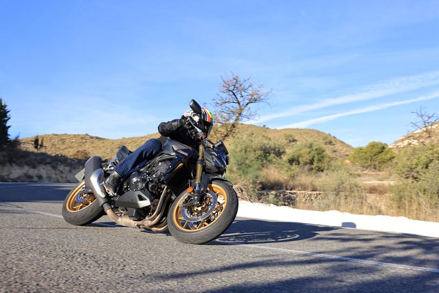 2025-on Honda CB1000 Hornet SP leaning over