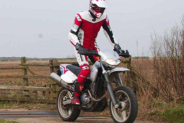 CCM R30 motorcycle review - Riding