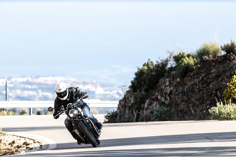 2025-on Triumph Speed Twin 900 cornering 