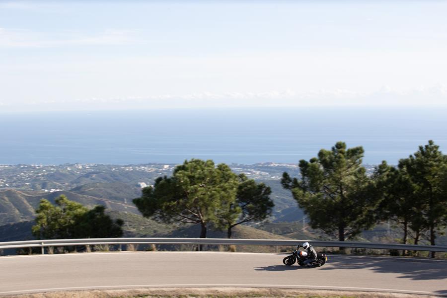 2025-on Triumph Speed Twin 900 touring a mountain