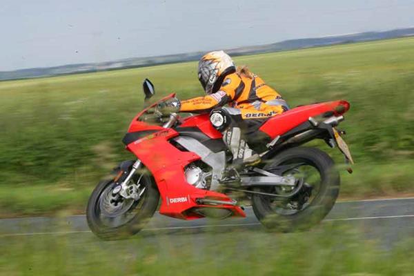 Derbi GPR125 motorcycle review - Riding