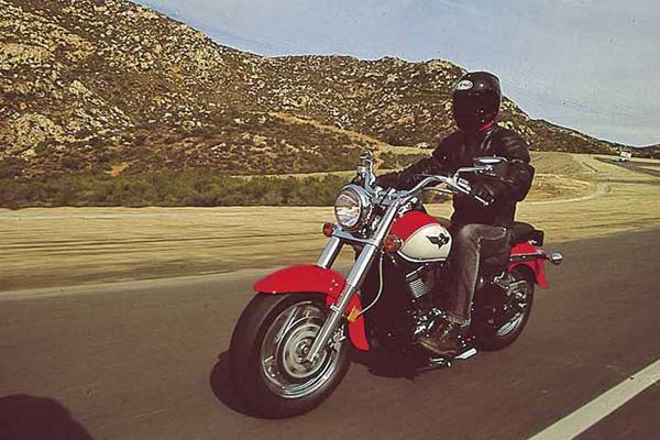 Kawasaki VN800 Classic motorcycle review - Riding