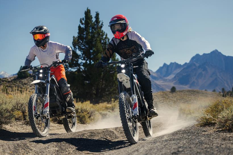 Lightweight Zero motorcycles riding together