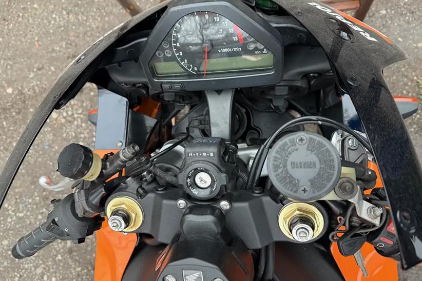 2005 Honda CBR1000RR Fireblade clocks