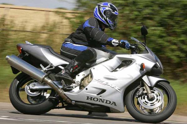 Honda CBR600F motorcycle review - Riding