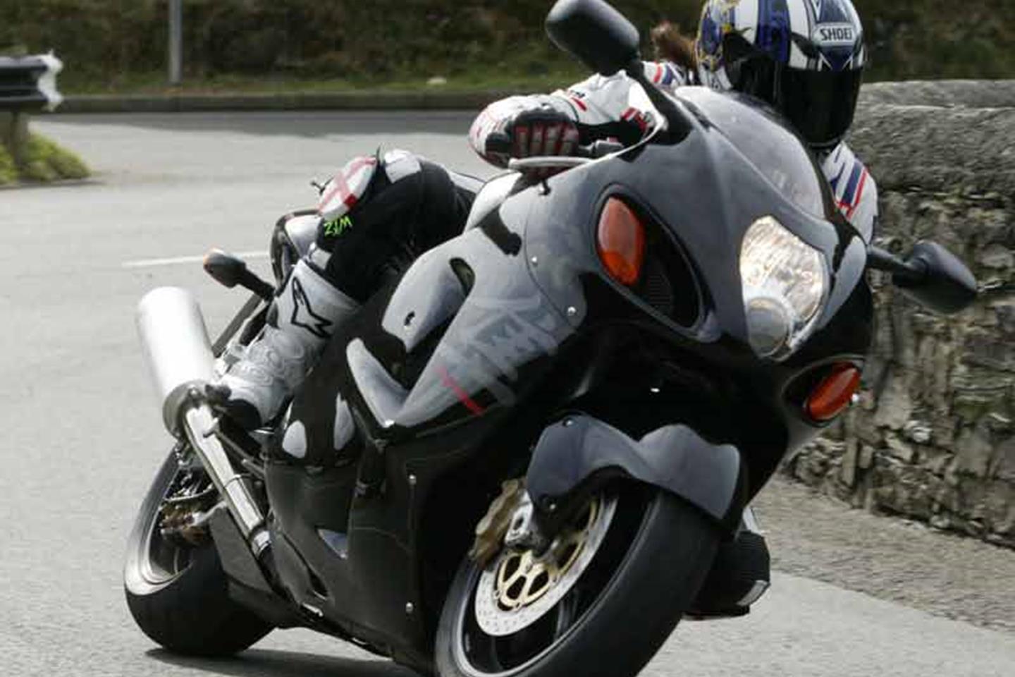 SUZUKI GSX1300R HAYABUSA (1999-2007) Motorcycle Review