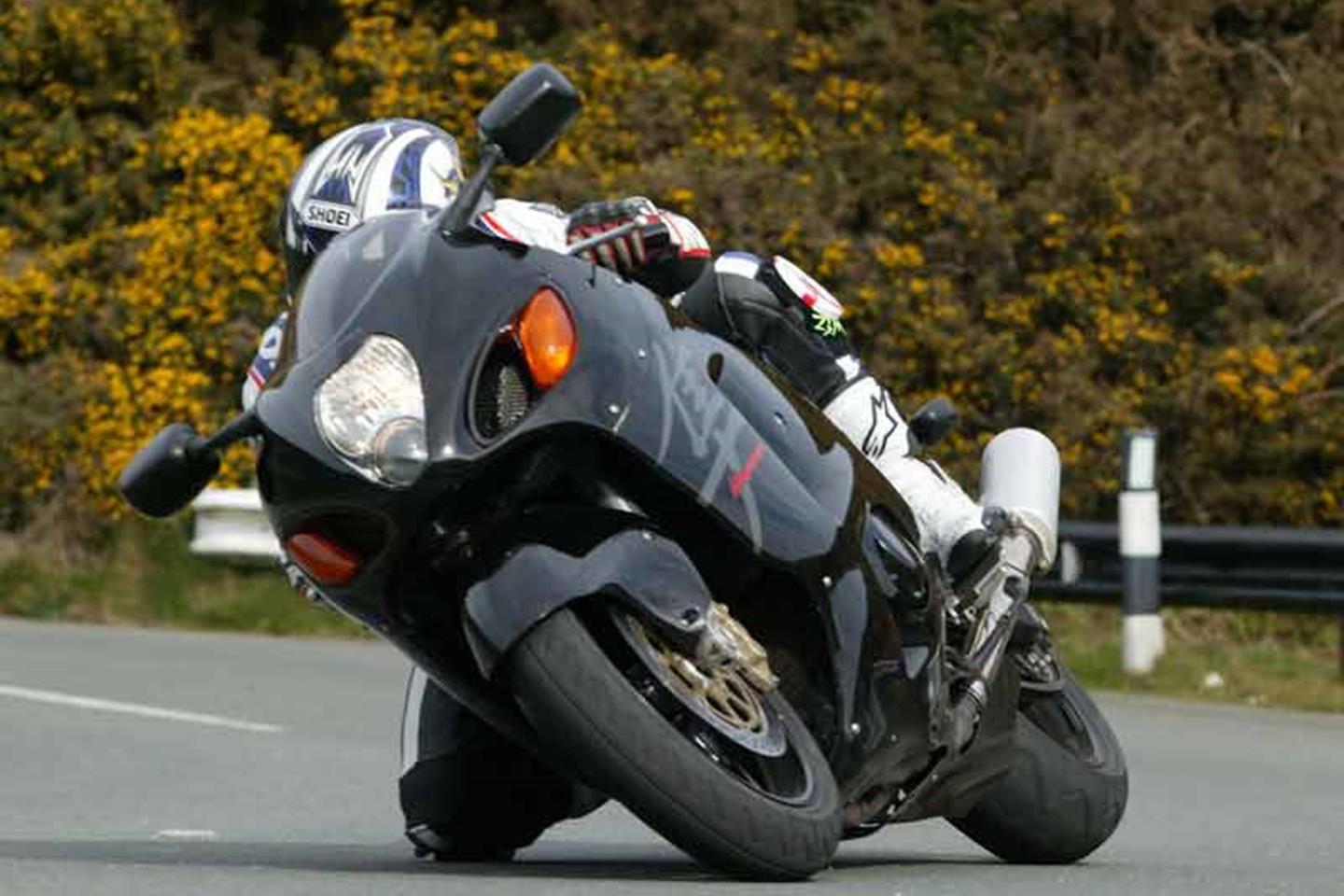 SUZUKI GSX1300R HAYABUSA (1999-2007) Motorcycle Review | MCN