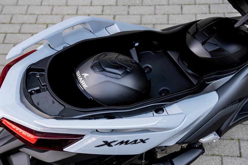 Yamaha XMAX 300 under seat storage