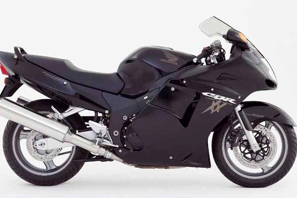 Honda CBR1100XX Super Blackbird motorcycle review - Side view