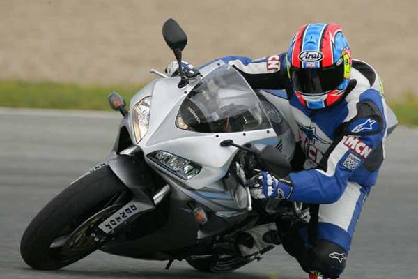 Honda CBR1000RR Fireblade motorcycle review - Riding