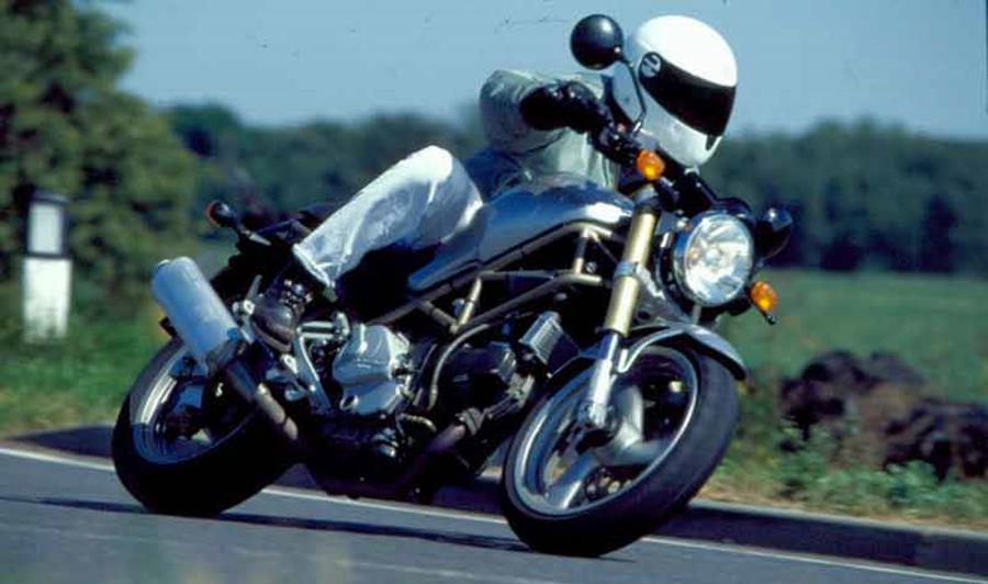 Ducati M750/800 Monster motorcycle review - Riding