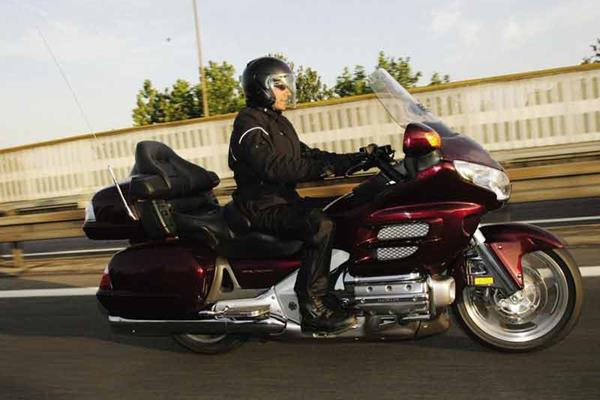 Honda GL1800 Gold Wing motorcycle review - Riding