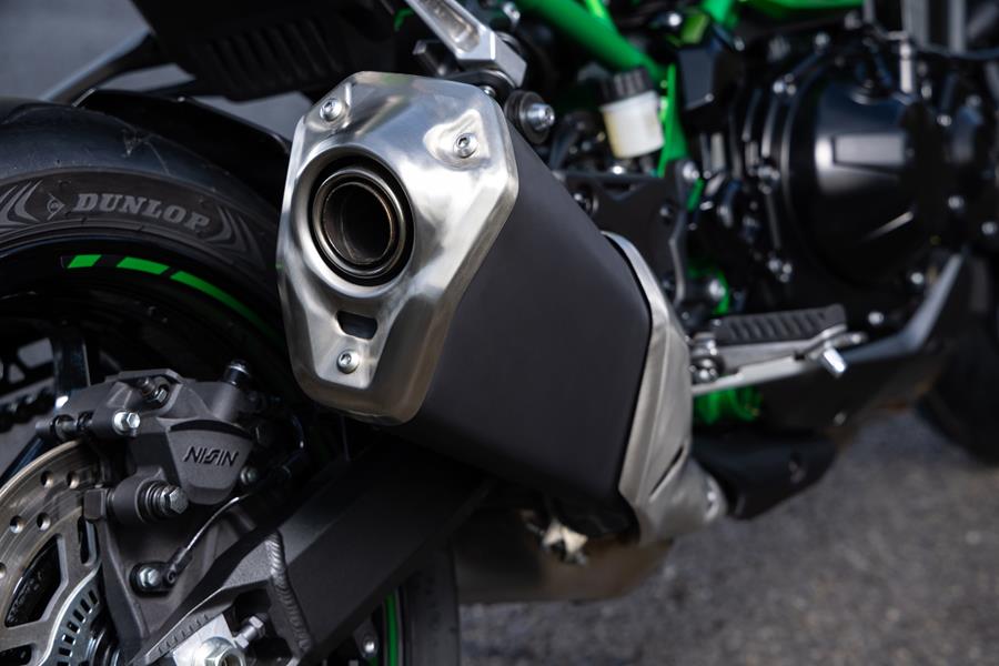 2025-on Kawasaki Z900 engine and exhaust details