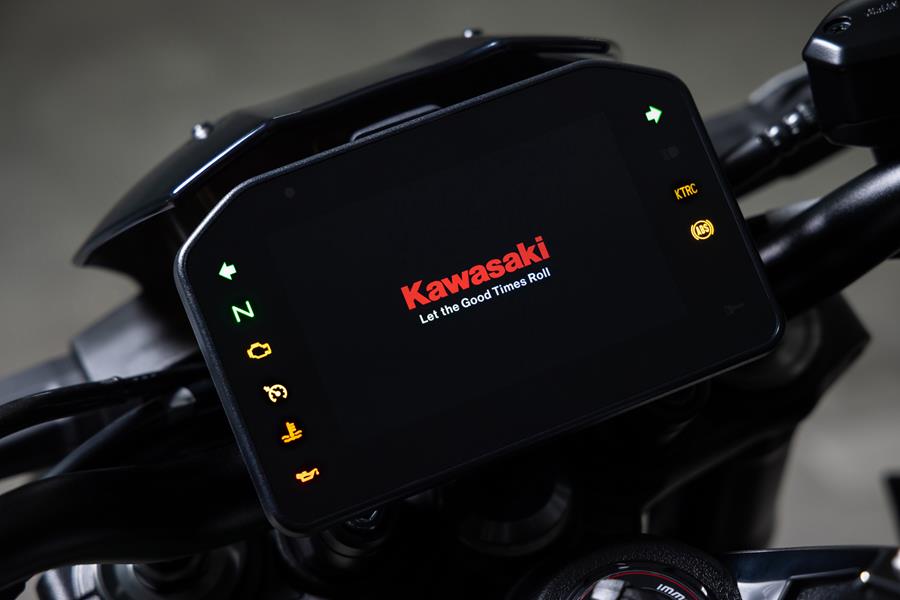 2025-on Kawasaki Z900 detailed shot of the dash