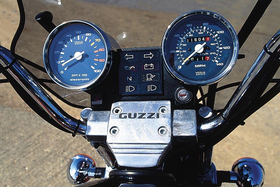 Moto-Guzzi California 1100EV clocks